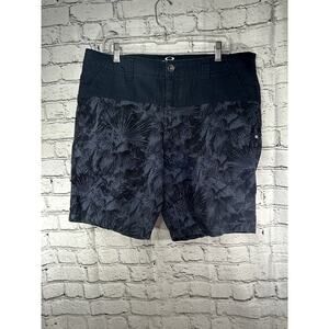 Oakley Men’s Flat Front Casual Shorts Size 36 Slim Fit RN96548 Blue Palm Leaves